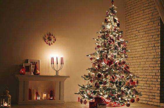 Alegeți instalații luminoase sigure pentru pomul de Crăciun!
